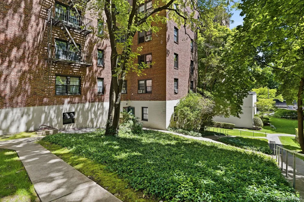 196 Garth Road #2F Scarsdale, NY 10583