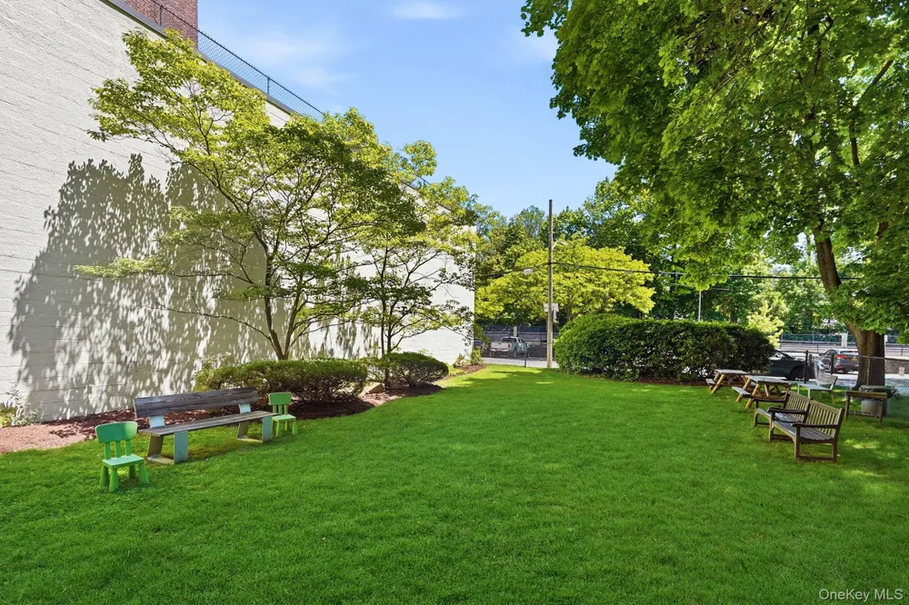 196 Garth Road #2F Scarsdale, NY 10583