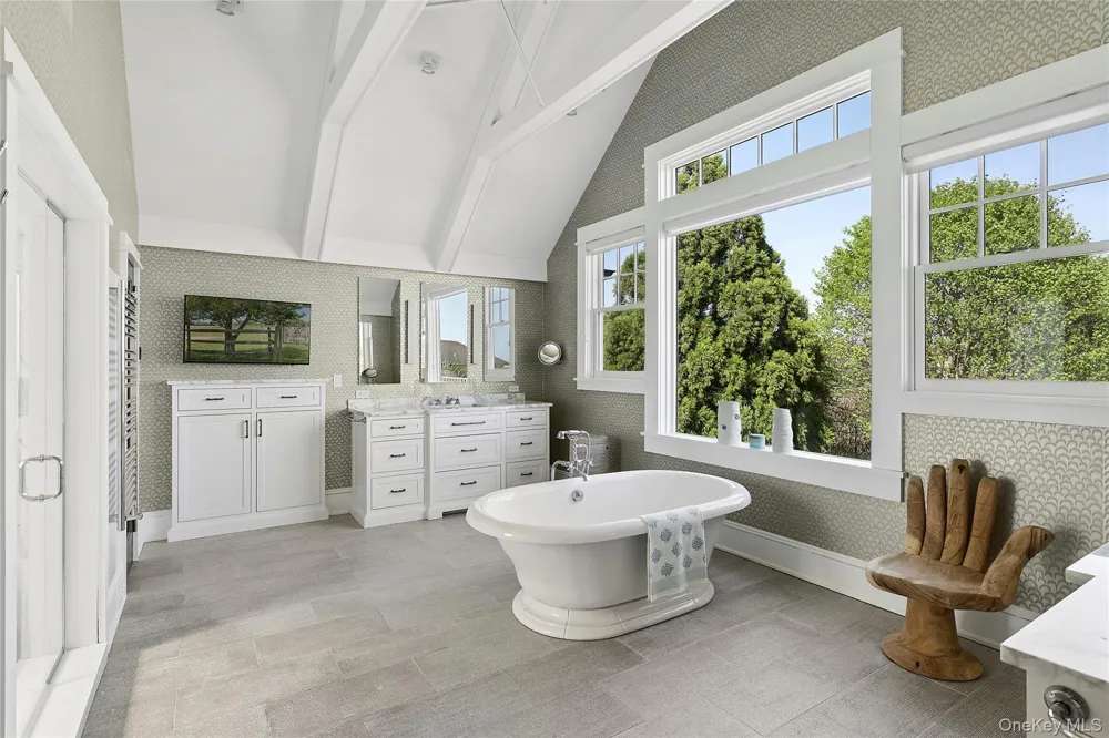 155 Duck Pond Lane Southampton, NY 11968