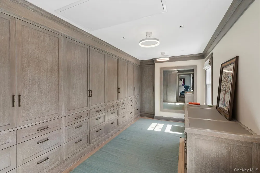 155 Duck Pond Lane Southampton, NY 11968