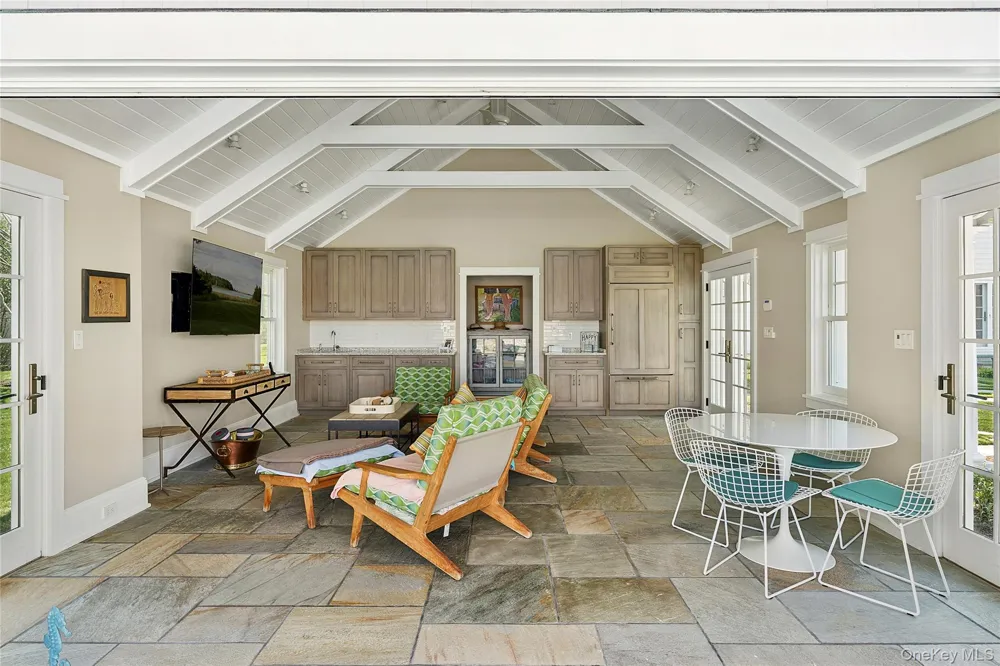 155 Duck Pond Lane Southampton, NY 11968