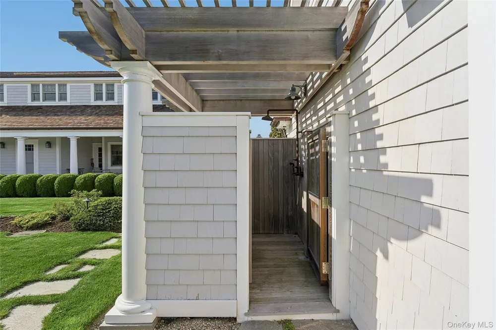 155 Duck Pond Lane Southampton, NY 11968