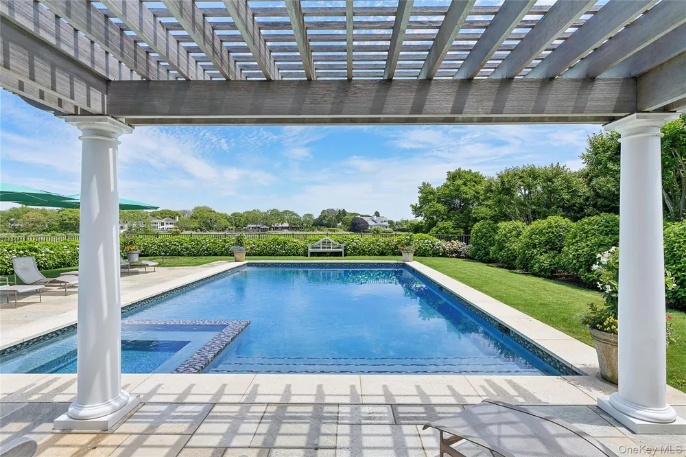 155 Duck Pond Lane Southampton, NY 11968