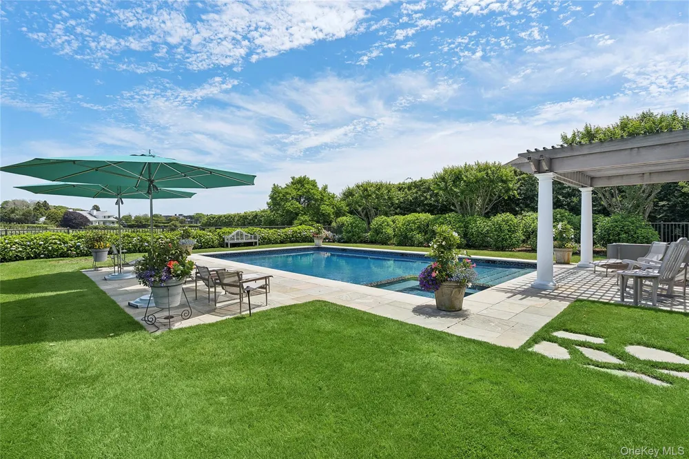 155 Duck Pond Lane Southampton, NY 11968
