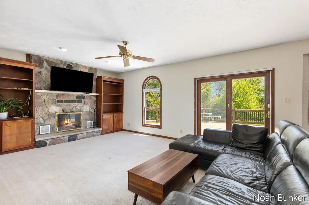 4689 8th Street Caledonia, MI 49316