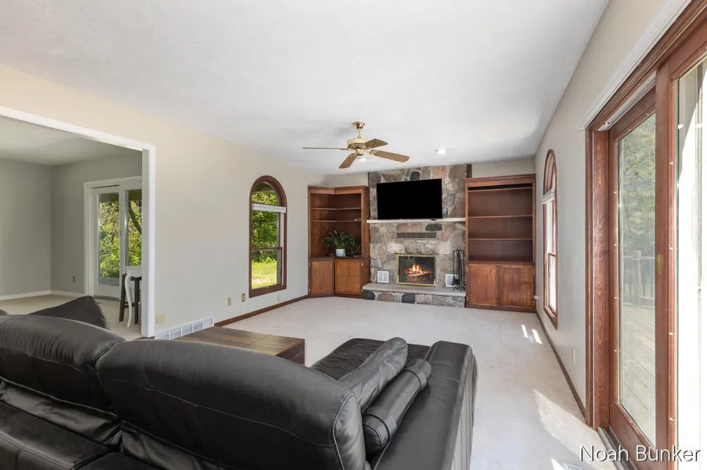 4689 8th Street Caledonia, MI 49316
