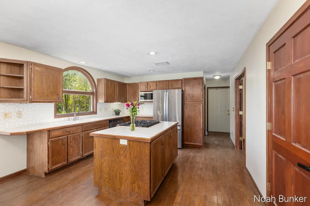 4689 8th Street Caledonia, MI 49316