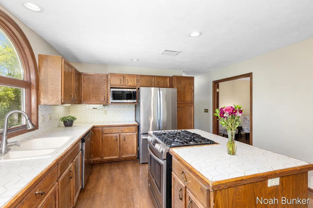 4689 8th Street Caledonia, MI 49316