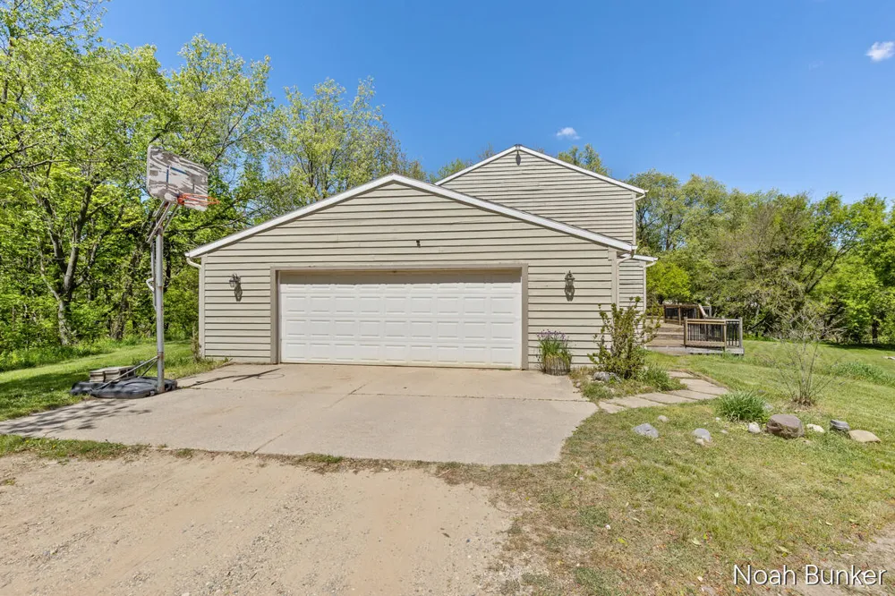 4689 8th Street Caledonia, MI 49316