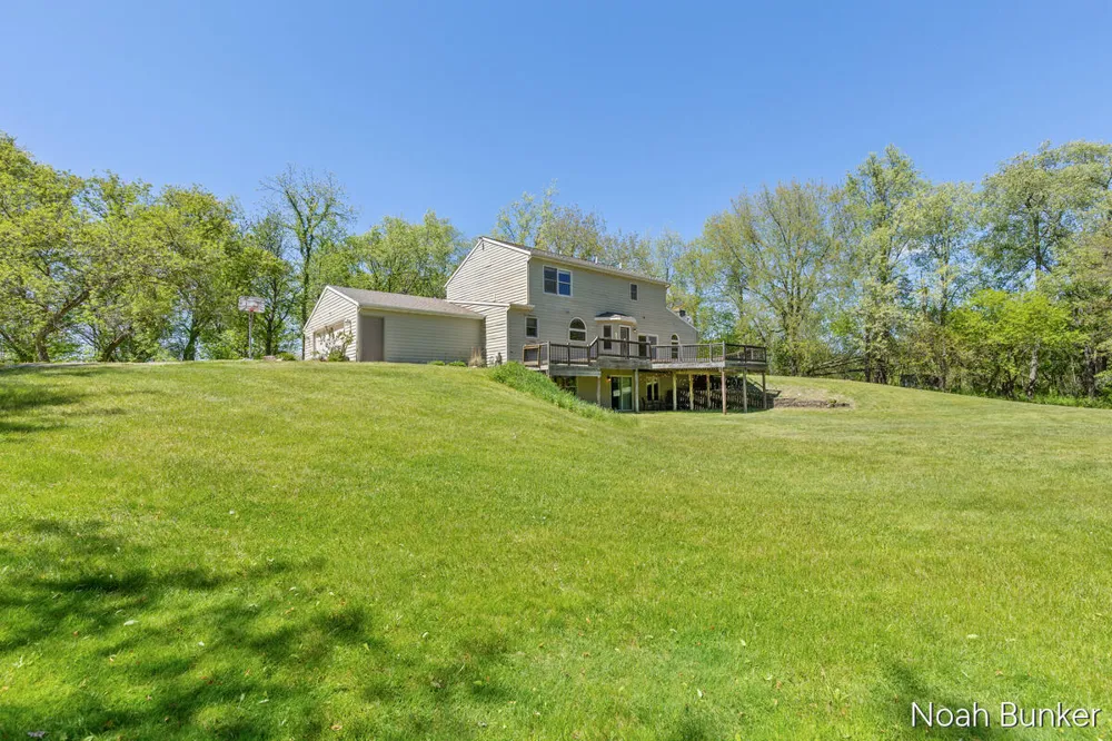 4689 8th Street Caledonia, MI 49316