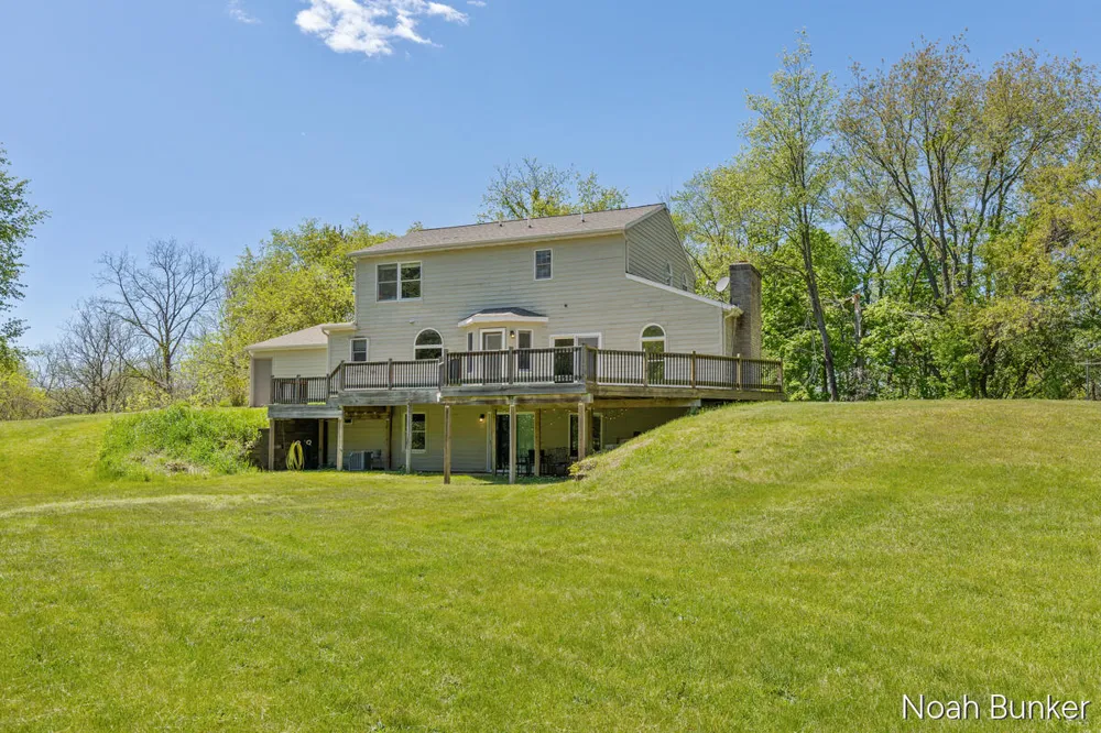 4689 8th Street Caledonia, MI 49316