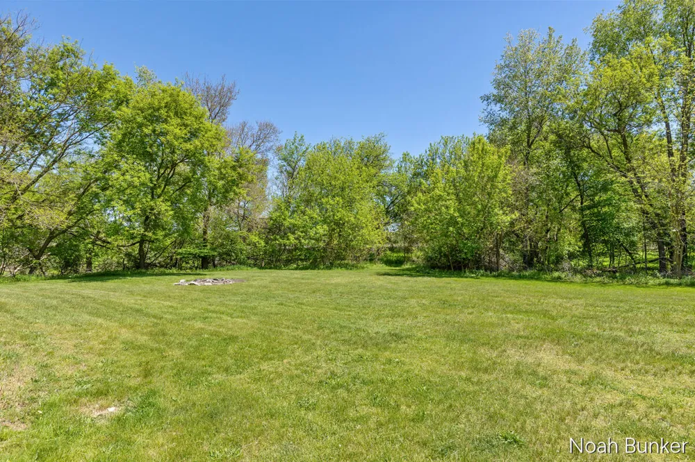 4689 8th Street Caledonia, MI 49316