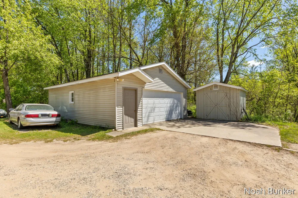4689 8th Street Caledonia, MI 49316