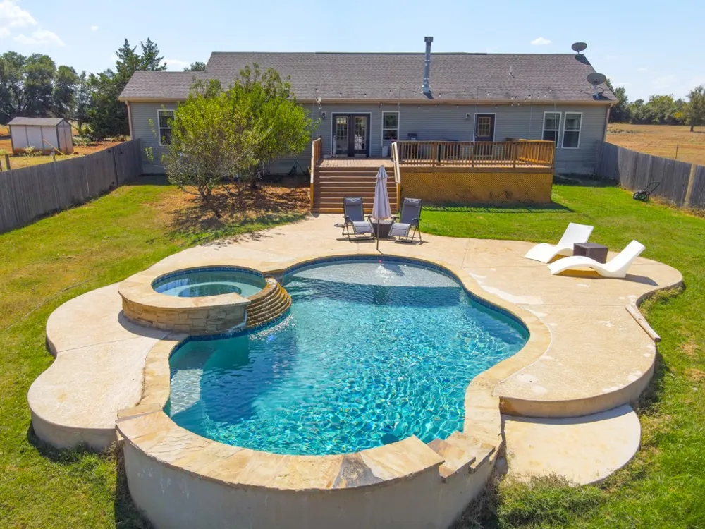 3995 COUNTY ROAD 405 Lexington, TX 78947