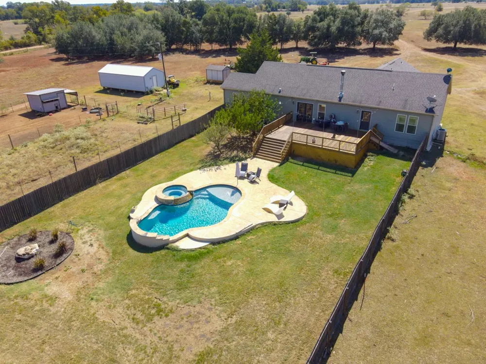 3995 COUNTY ROAD 405 Lexington, TX 78947
