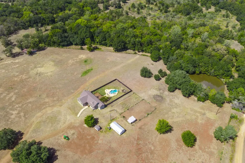 3995 COUNTY ROAD 405 Lexington, TX 78947