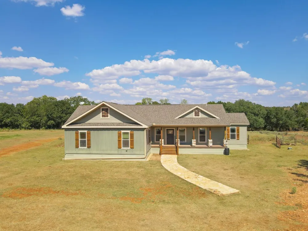 3995 COUNTY ROAD 405 Lexington, TX 78947