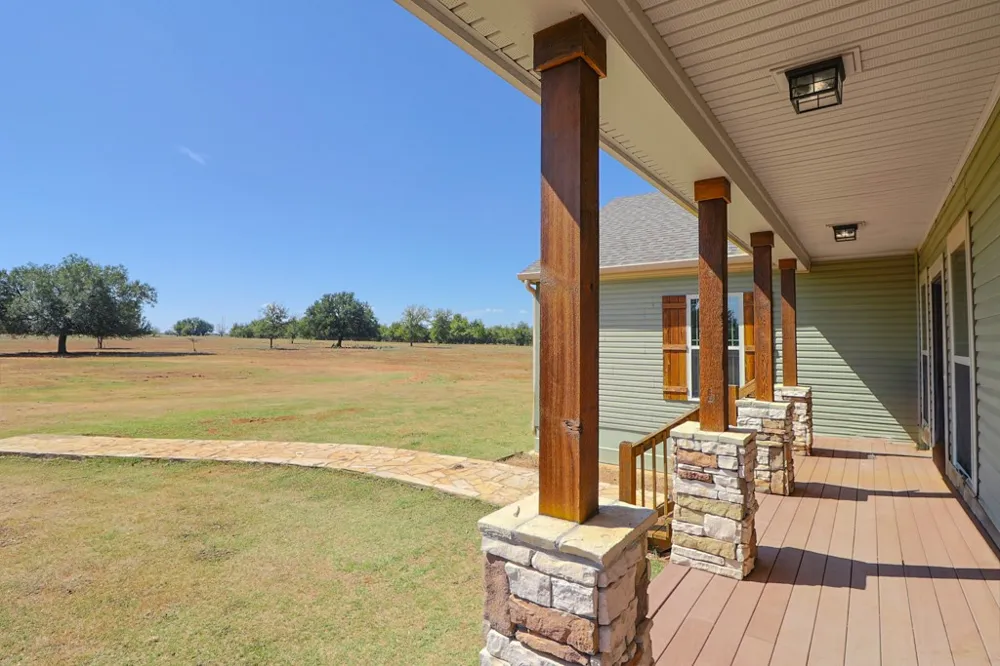 3995 COUNTY ROAD 405 Lexington, TX 78947