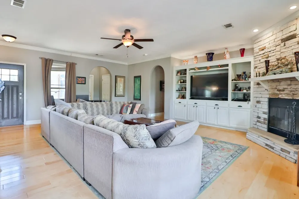 3995 COUNTY ROAD 405 Lexington, TX 78947