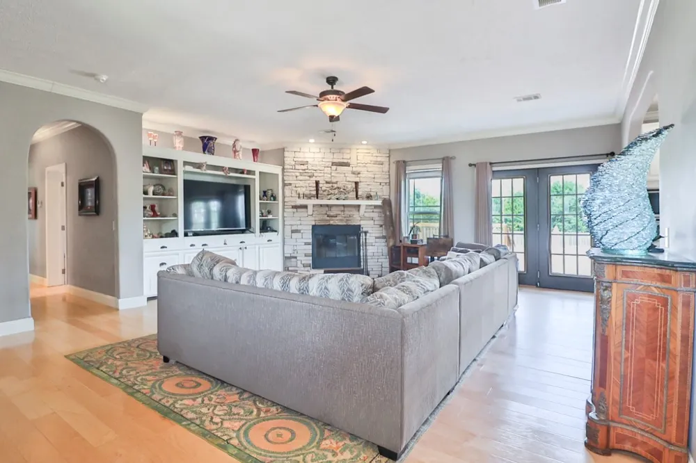 3995 COUNTY ROAD 405 Lexington, TX 78947