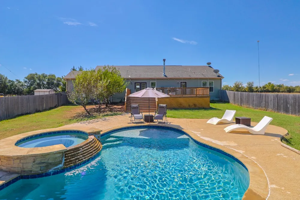3995 COUNTY ROAD 405 Lexington, TX 78947