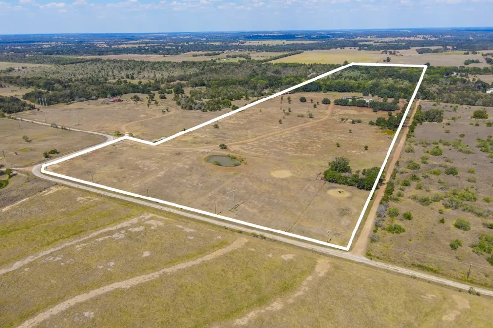 3995 COUNTY ROAD 405 Lexington, TX 78947