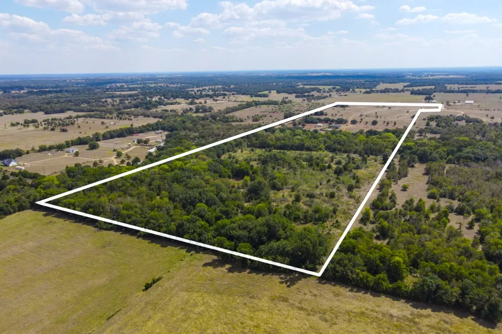 3995 COUNTY ROAD 405 Lexington, TX 78947