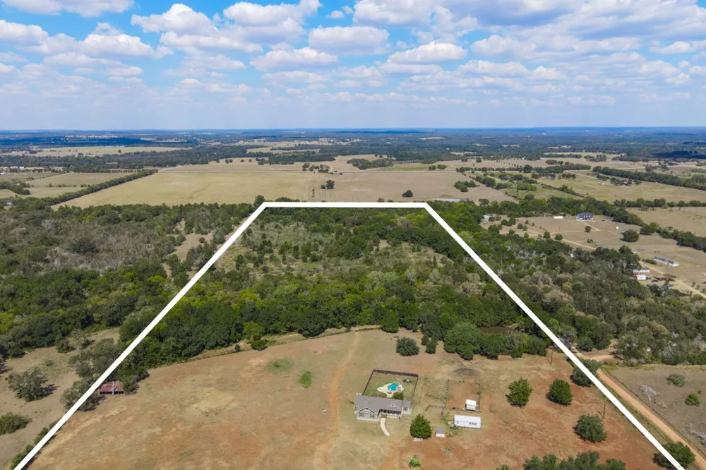 3995 COUNTY ROAD 405 Lexington, TX 78947