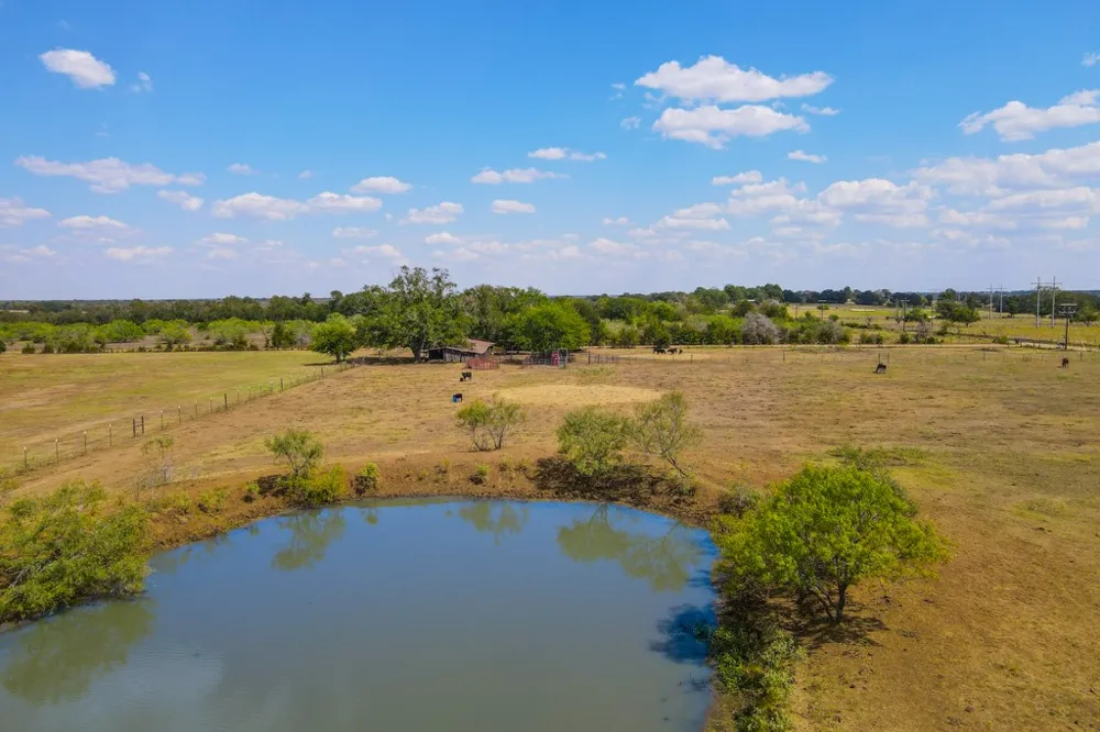 3995 COUNTY ROAD 405 Lexington, TX 78947