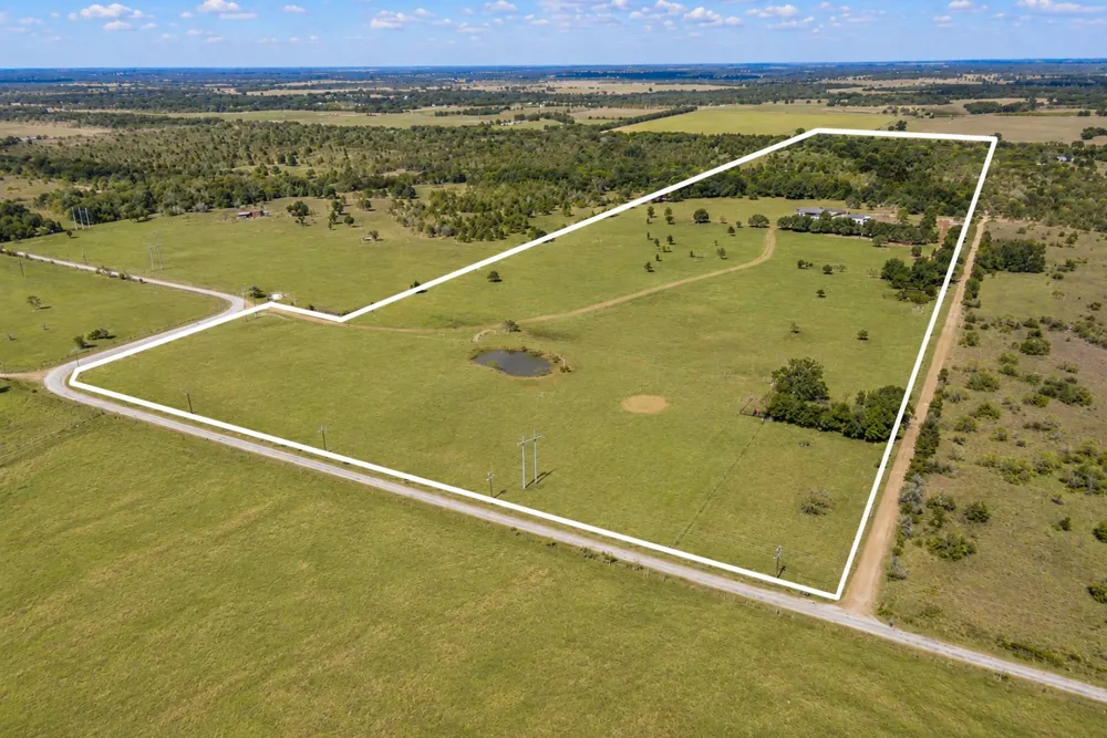 3995 COUNTY ROAD 405 Lexington, TX 78947