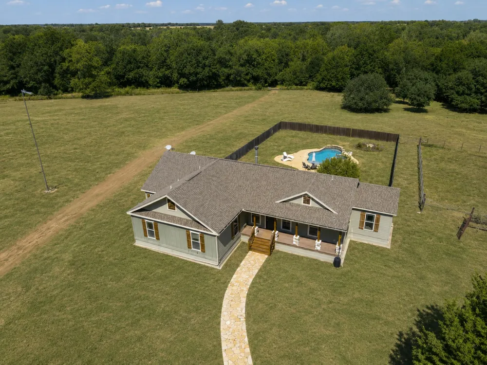 3995 COUNTY ROAD 405 Lexington, TX 78947