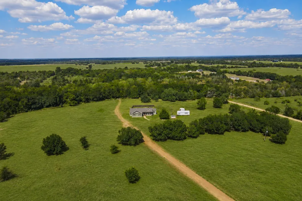 3995 COUNTY ROAD 405 Lexington, TX 78947