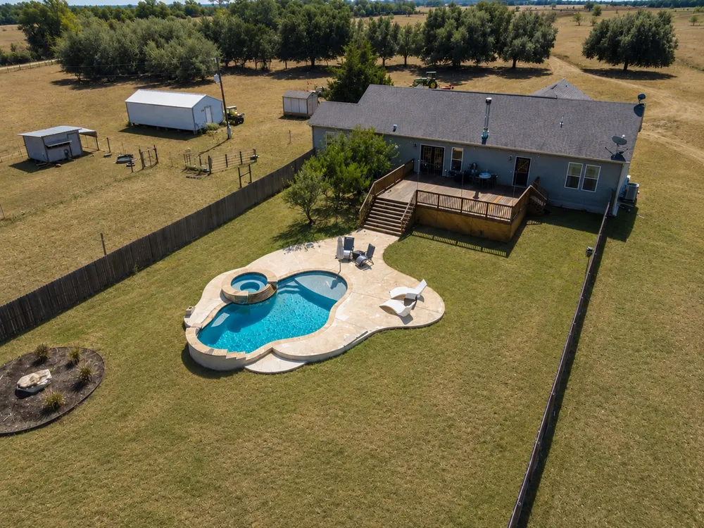 3995 COUNTY ROAD 405 Lexington, TX 78947