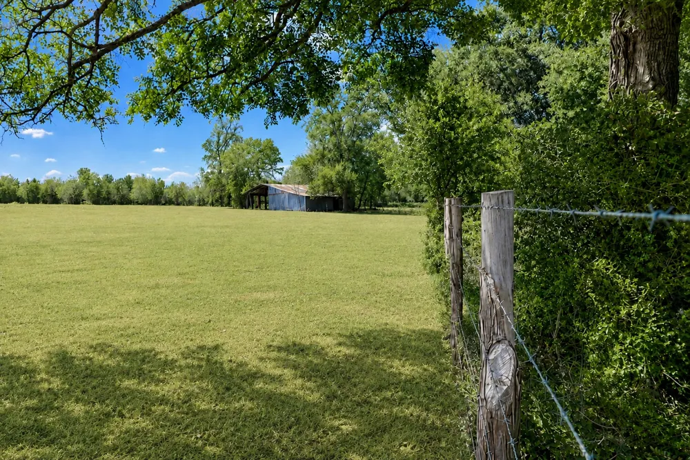 3995 COUNTY ROAD 405 Lexington, TX 78947