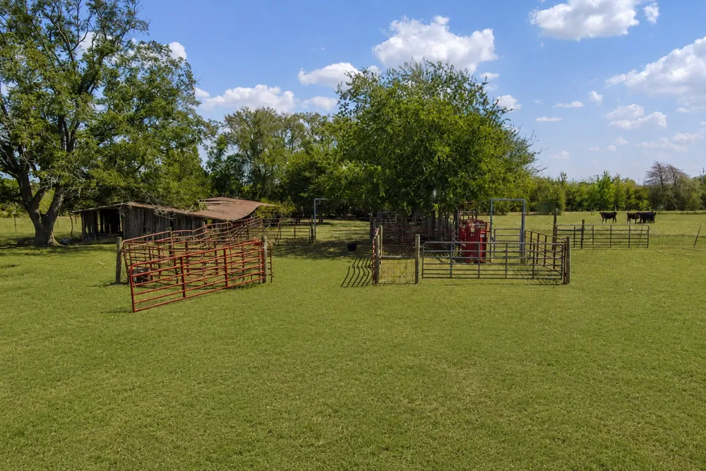 3995 COUNTY ROAD 405 Lexington, TX 78947