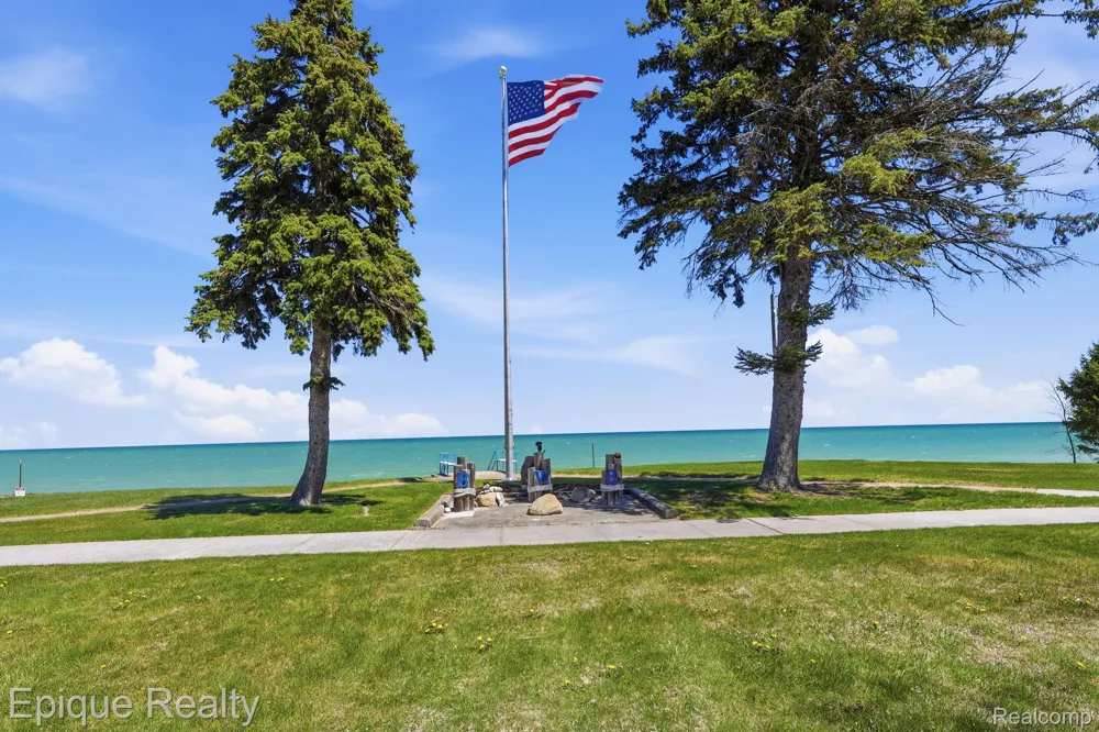 492 SUNSET BOULEVARD Worth Township, MI 48450