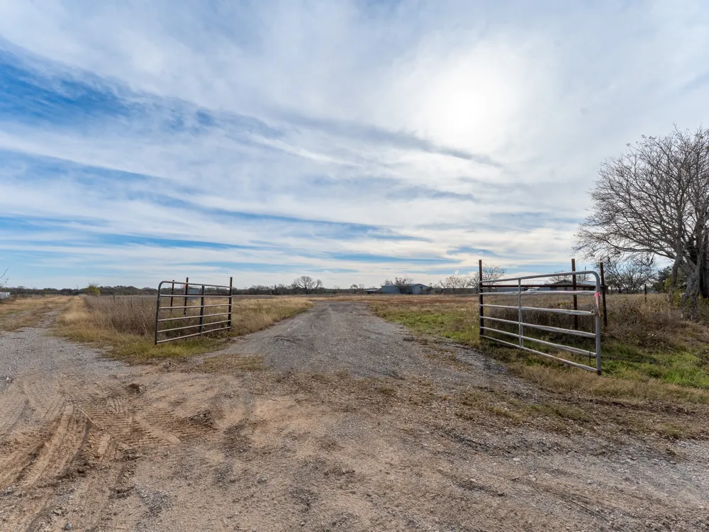 630 CR-3825 Bridgeport, TX 76426