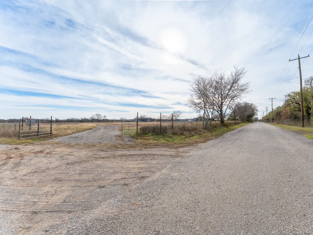 630 CR-3825 Bridgeport, TX 76426
