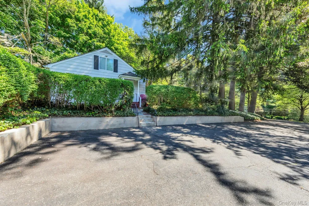 15 Cherry Lane Glen Head, NY 11545