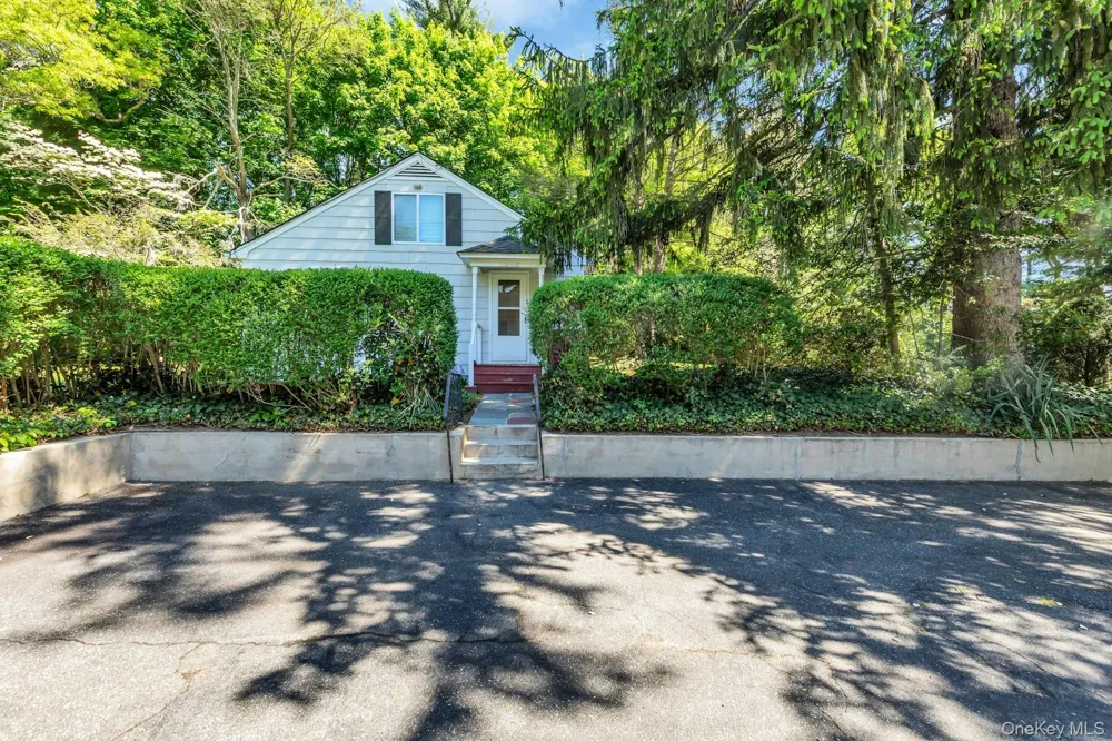 15 Cherry Lane Glen Head, NY 11545