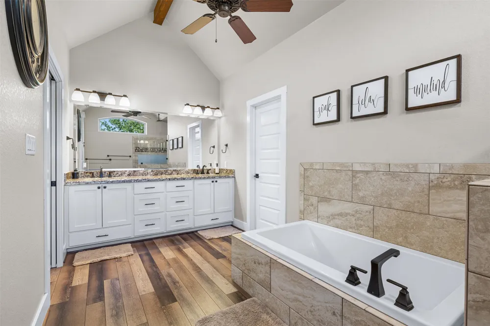1306 22 Hills Road Gause, TX 77857