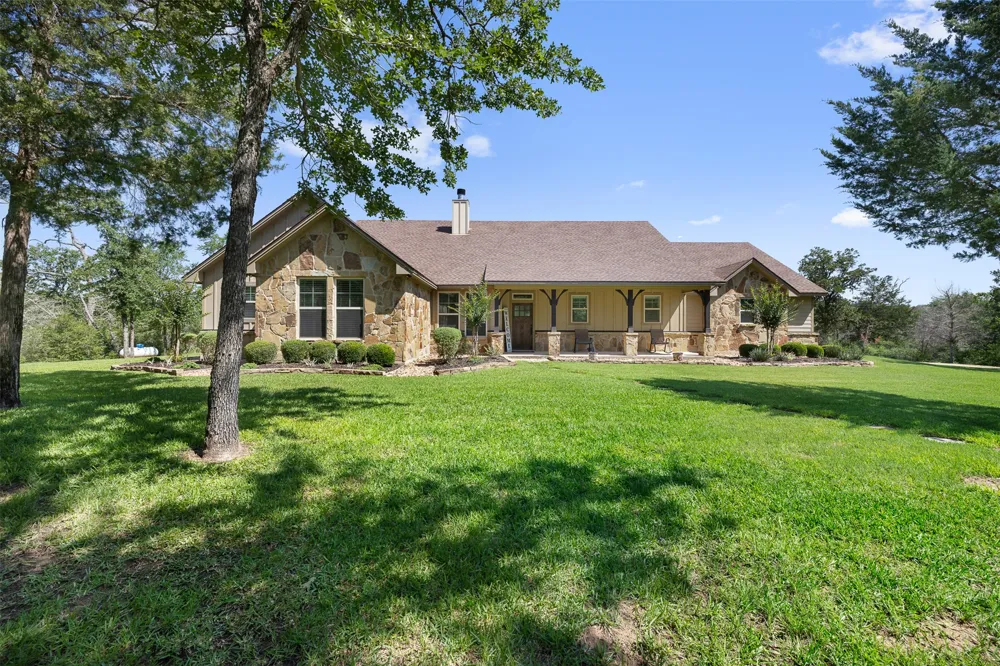 1306 22 Hills Road Gause, TX 77857
