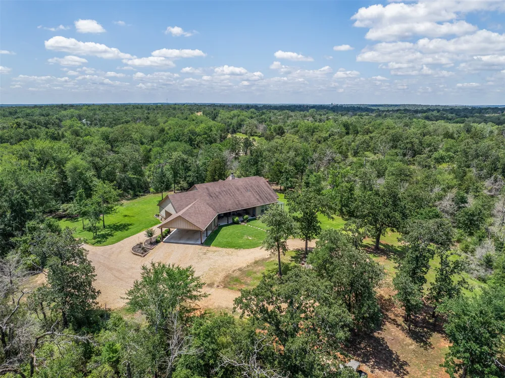 1306 22 Hills Road Gause, TX 77857