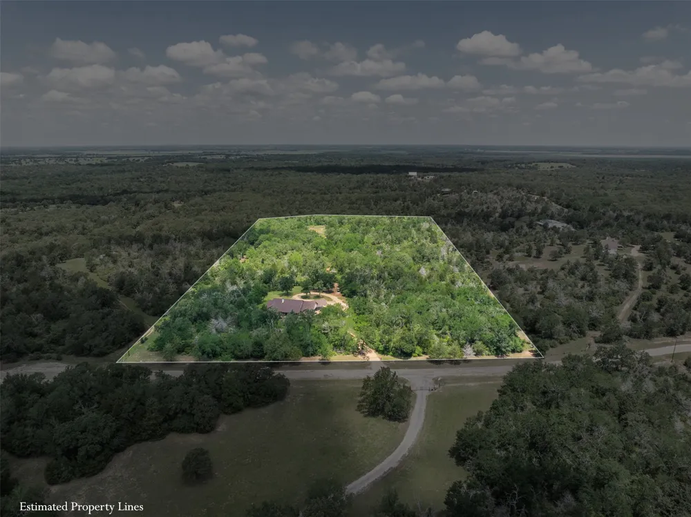 1306 22 Hills Road Gause, TX 77857