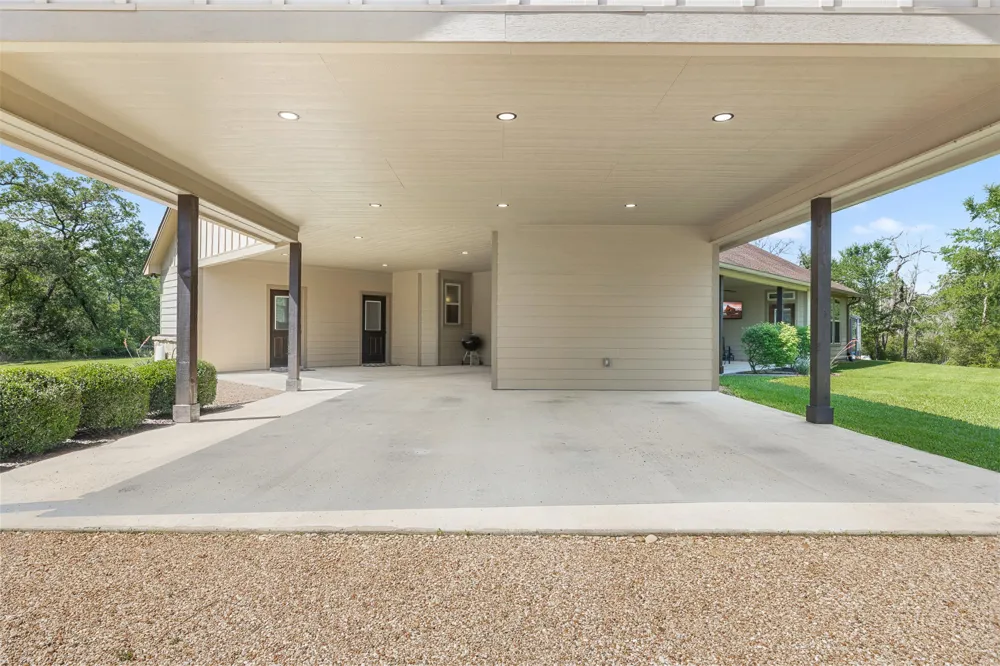 1306 22 Hills Road Gause, TX 77857