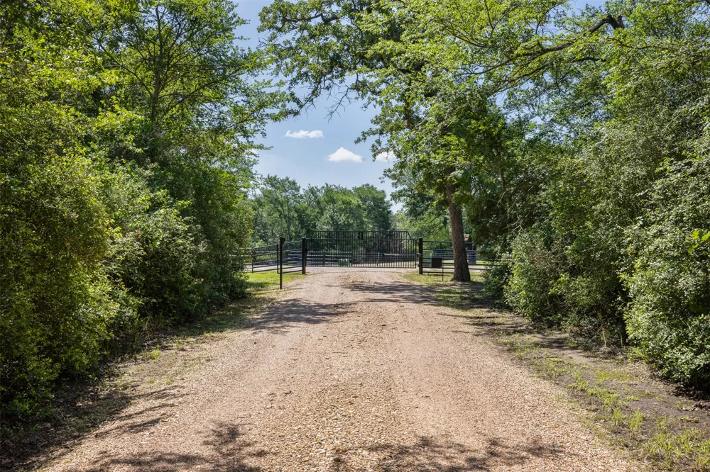 1306 22 Hills Road Gause, TX 77857