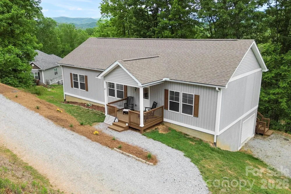 127 Cairens Ridge Drive Mills River, NC 28759