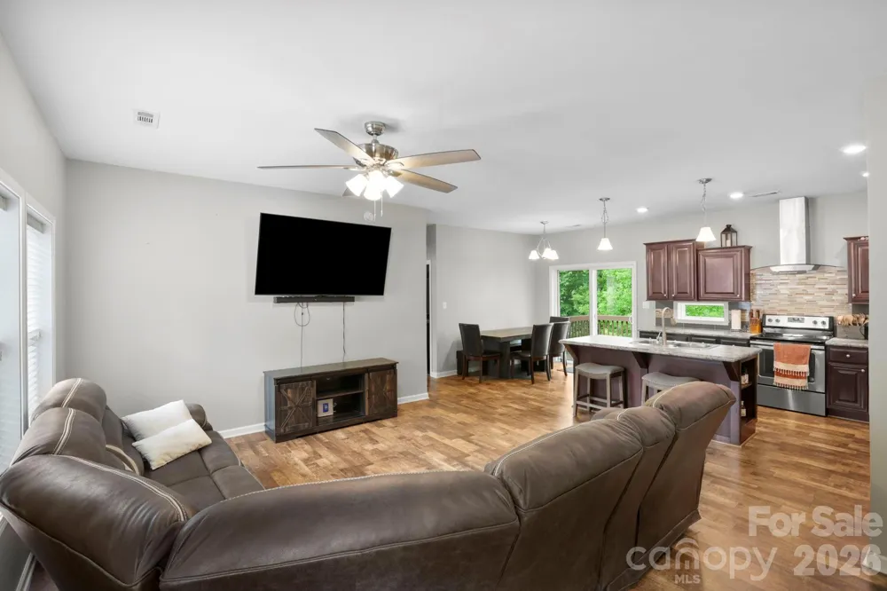 127 Cairens Ridge Drive Mills River, NC 28759