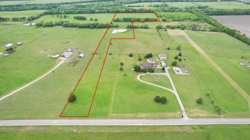 11 EAST LINE Whitewright, TX 75491