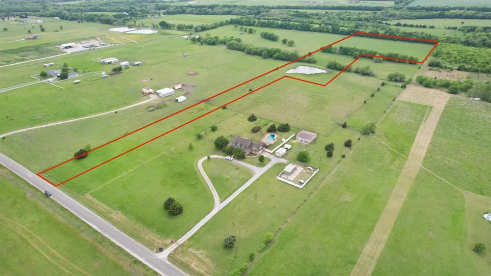 11 EAST LINE Whitewright, TX 75491